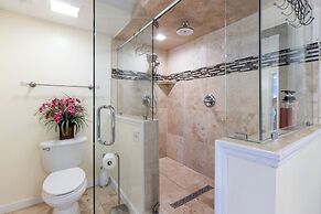 Beach Luxury 3BR w/ Spa Baths + Pool Bar