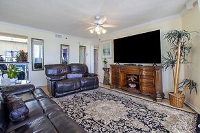 Stunning Gulf 2BR Pools, Spa, Balcony