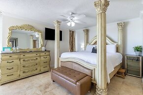 Beachfront King Suite Balcony + Jacuzzi