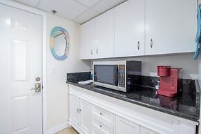 Beachfront King Suite Balcony + Jacuzzi