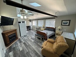 Private Studio Pet Friendly A/C + Wi-fi