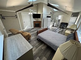 Private Studio Pet Friendly A/C + Wi-fi