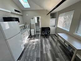 Private Studio Pet Friendly A/C + Wi-fi