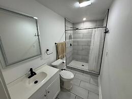 Pet-friendly 2BR Free Parking & Wi-fi