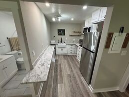 Pet-friendly 2BR Free Parking & Wi-fi