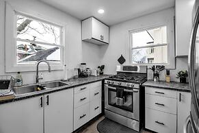 Spacious 4BR Near UB & Niagara Falls - Pet Friendly