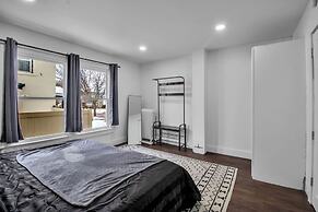 Spacious 4BR Near UB & Niagara Falls - Pet Friendly