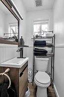 Spacious 4BR Near UB & Niagara Falls - Pet Friendly