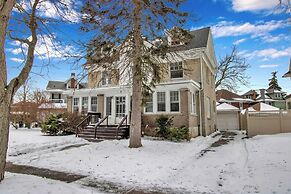 Spacious 4BR Near UB & Niagara Falls - Pet Friendly