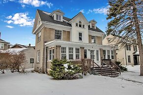 Spacious 4BR Near UB & Niagara Falls - Pet Friendly