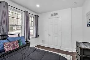 Spacious 4BR Near UB & Niagara Falls - Pet Friendly