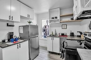 Spacious 4BR Near UB & Niagara Falls - Pet Friendly