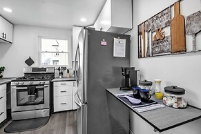 Spacious 4BR Near UB & Niagara Falls - Pet Friendly