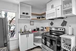 Spacious 4BR Near UB & Niagara Falls - Pet Friendly