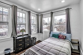 Spacious 4BR Near UB & Niagara Falls - Pet Friendly