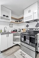 Spacious 4BR Near UB & Niagara Falls - Pet Friendly