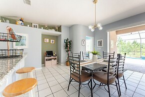 Spacious Family Villa Near Disney + Pool