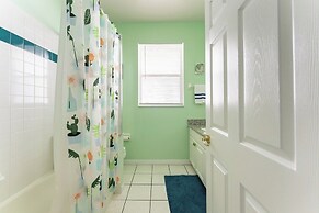 Spacious Family Villa Near Disney + Pool