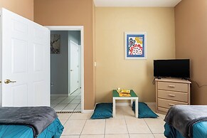 Spacious Family Villa Near Disney + Pool