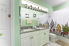 Spacious Family Villa Near Disney + Pool