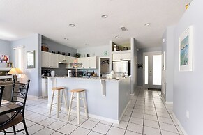 Spacious Family Villa Near Disney + Pool