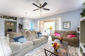 Spacious Family Villa Near Disney + Pool