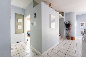 Spacious Family Villa Near Disney + Pool