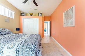 Spacious Family Villa Near Disney + Pool