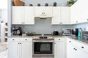 Spacious Family Villa Near Disney + Pool