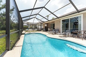 Spacious Family Villa Near Disney + Pool