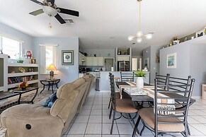 Spacious Family Villa Near Disney + Pool