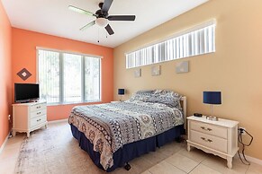 Spacious Family Villa Near Disney + Pool