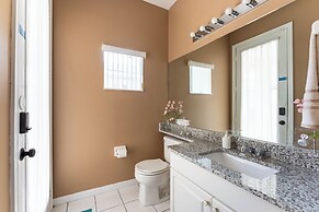 Spacious Family Villa Near Disney + Pool