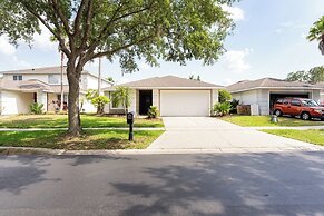 Spacious Family Villa Near Disney + Pool