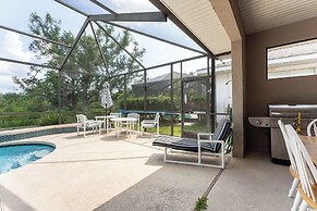 Spacious Family Villa Near Disney + Pool