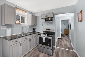 Peaceful 5BR Home: Lake Access & Work Space