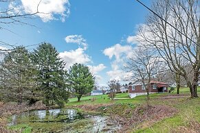 Peaceful 5BR Home: Lake Access & Work Space