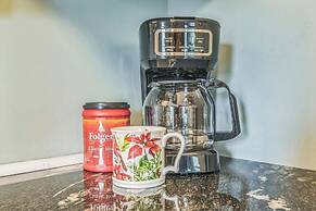 Peaceful 5BR Home: Lake Access & Work Space