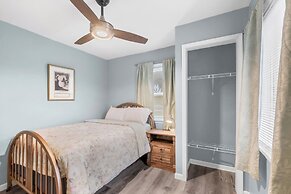 Peaceful 5BR Home: Lake Access & Work Space