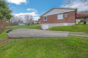 Peaceful 5BR Home: Lake Access & Work Space