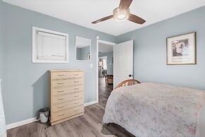 Peaceful 5BR Home: Lake Access & Work Space