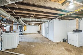 Peaceful 5BR Home: Lake Access & Work Space