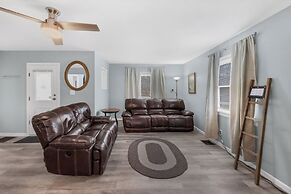 Peaceful 5BR Home: Lake Access & Work Space