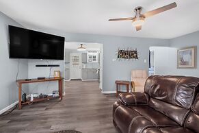 Peaceful 5BR Home: Lake Access & Work Space