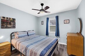 Peaceful 5BR Home: Lake Access & Work Space