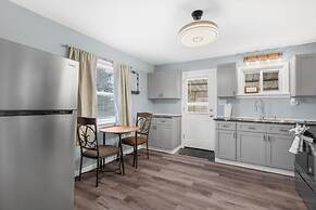 Peaceful 5BR Home: Lake Access & Work Space