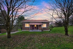 Peaceful 5BR Home: Lake Access & Work Space