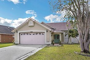 Comfortable 4BR Getaway: Wifi & Parking Included