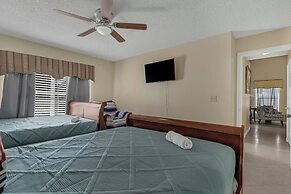 Comfortable 4BR Getaway: Wifi & Parking Included