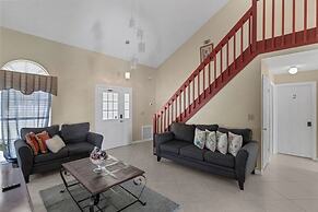 Comfortable 4BR Getaway: Wifi & Parking Included